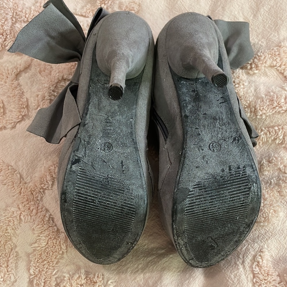 Gray Bows Ankle Booties - Picture 7 of 9